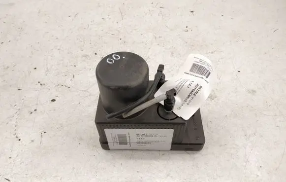 Mercedes-Benz C W203 Central locking vacuum pump A2038000048 2038000048