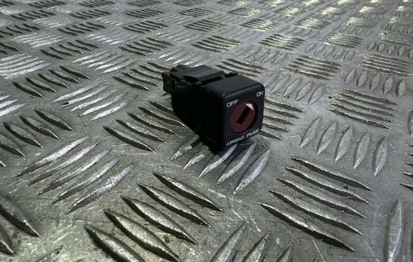 Passenger airbag on/off switch