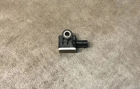 Mercedes-Benz GL X166 Airbag deployment crash/impact sensor A1668210151