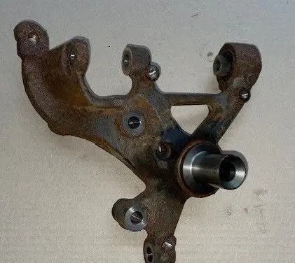 Front wheel hub spindle knuckle