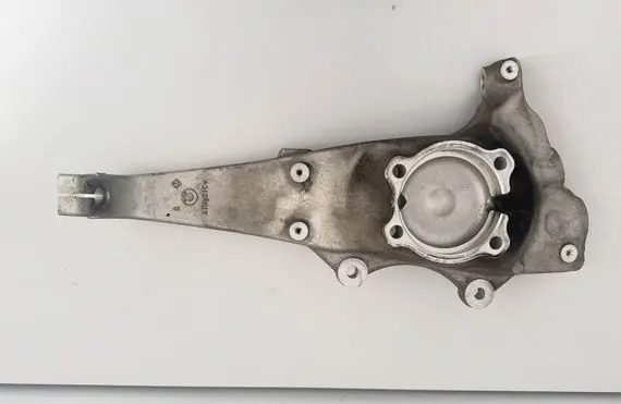 Front wheel hub