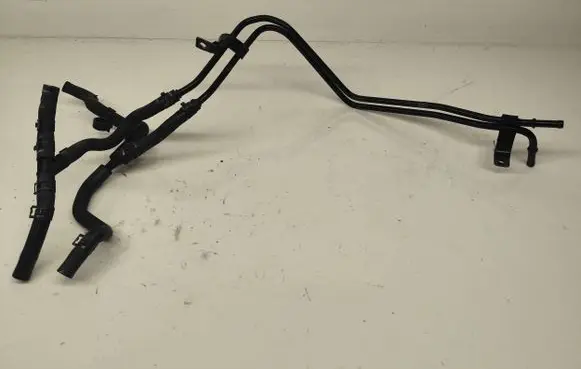 Volkswagen PASSAT B5.5 Engine coolant pipe/hose