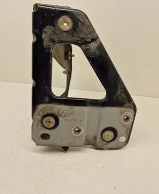 Audi A6 S6 C6 4F Fender mounting bracket 4F0821135