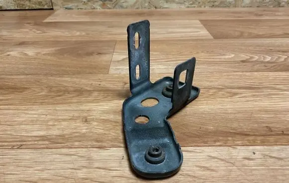 Renault Megane III Fender mounting bracket 6418003D 02913