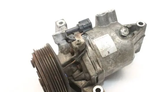 Nissan Juke I F15 Air conditioning (A/C) compressor (pump) 926001KC1B