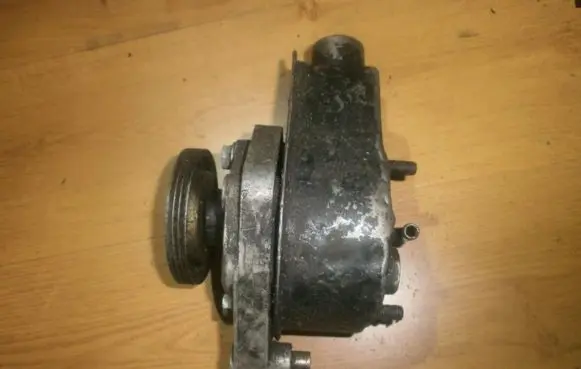 Renault Clio I Power steering pump 7700599543