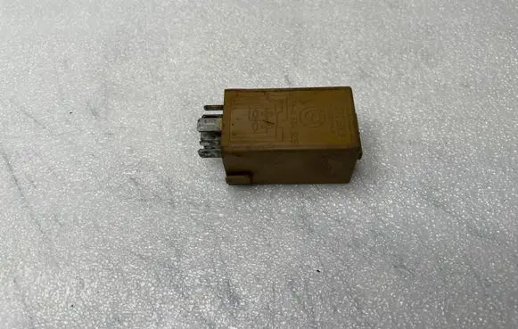 BMW X5 E53 Window control relay 61368384505 V23141B300X15