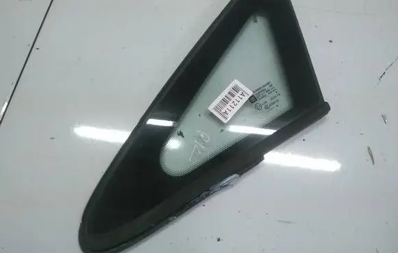 Opel Corsa D Front triangle window/glass AS2