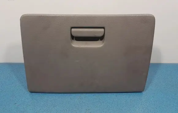 Chrysler Grand Voyager II Glove box 04678067