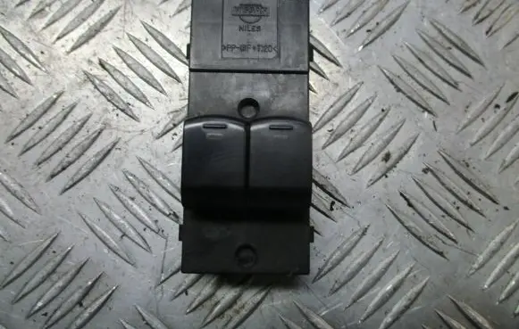 Toyota Yaris Front door window switch trim 21669390