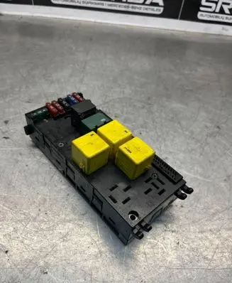 Mercedes-Benz E W210 Fuse box set A0025451901