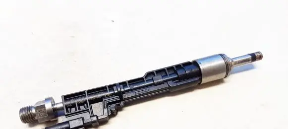 BMW 4 F32 F33 Fuel injector 0261500172 1402100406
