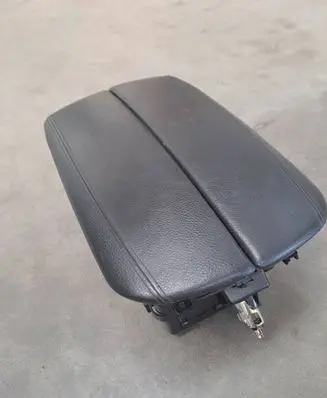 BMW X5 F15 Armrest 105070381C 5116 10055913
