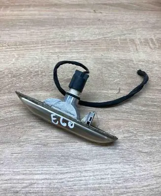 BMW 5 E60 E61 Front fender indicator light 7165741