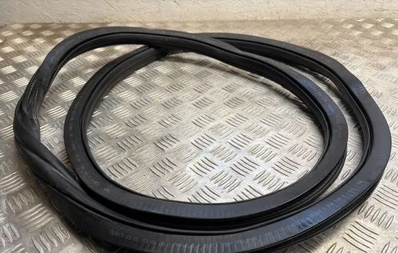BMW iX Rubber seal rear door 8491416 10874713