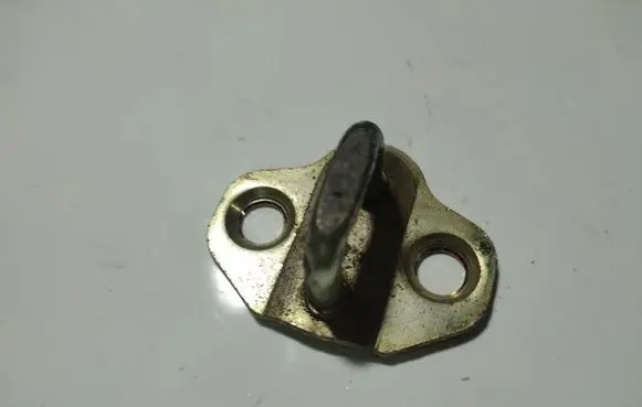 Opel Omega B1 Front door lock loop/hook striker 