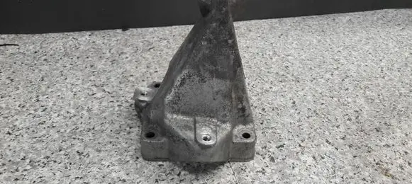 Mercedes-Benz C W203 Engine mounting bracket A2712230904