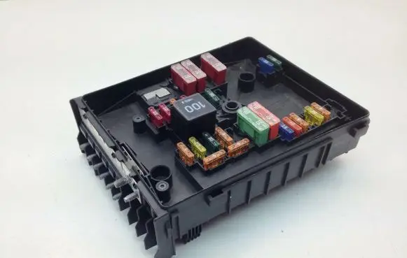 Volkswagen Golf Plus Fuse box set 1K0937125B