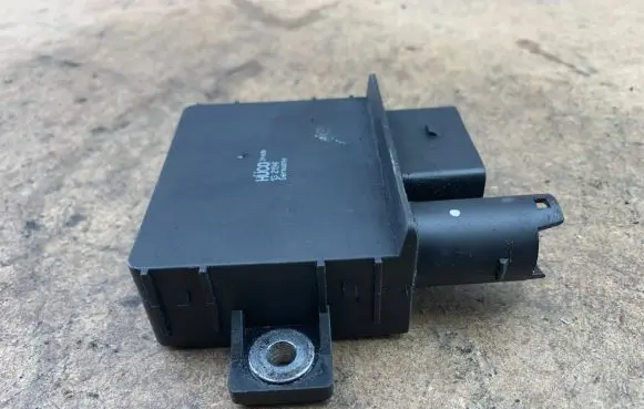 Glow plug pre-heat relay