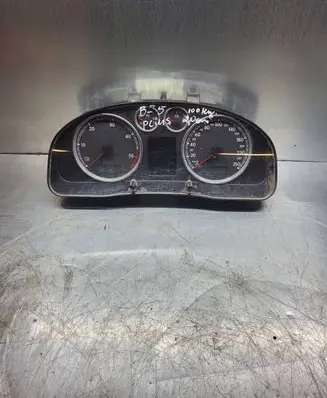 Volkswagen PASSAT B5.5 Speedometer (instrument cluster) 110080199