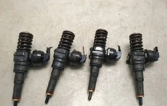 Volkswagen Touran I Fuel injectors set 0414720313