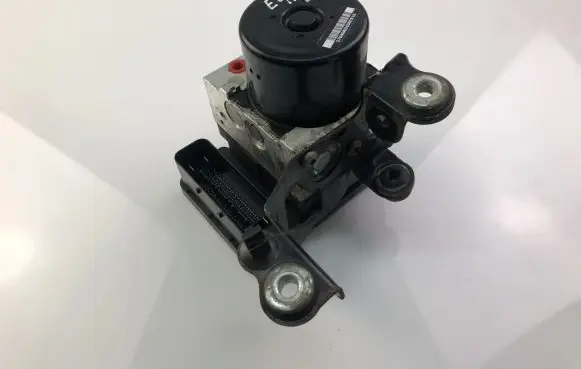 Volvo XC70 ABS Pump 31329139