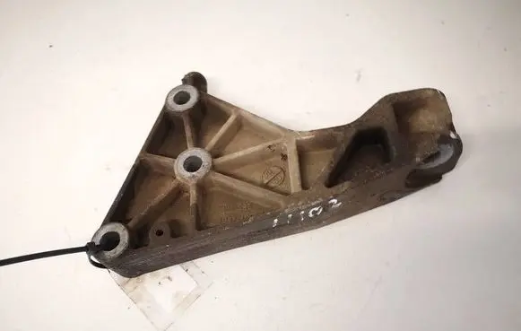 Opel Astra H Engine mounting bracket 13174501