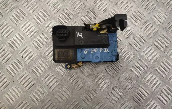 Volvo S80 Front door lock 8650546