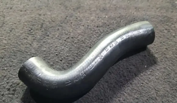 BMW X3 E83 Engine coolant pipe/hose