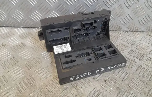 Mercedes-Benz E W211 Fuse module 2115457301 00403136A