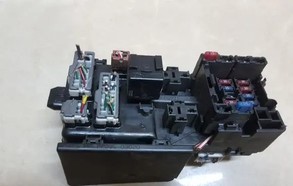 Mitsubishi Pajero Sport I Fuse module PP03503020