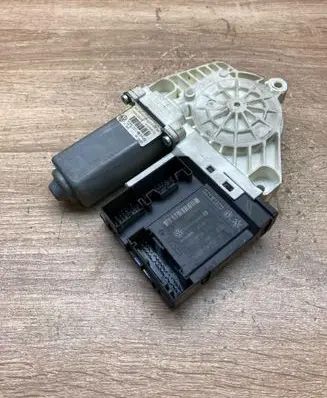 Volkswagen Passat Alltrack Front door window regulator motor 1K0959793L 1K0959701P Used
