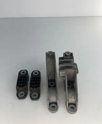 BMW M5 F90 Sway bar bush bracket, front 6884012 6861473