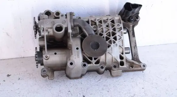 Volkswagen PASSAT B6 Oil pump balance shaft 06B103535B 06B115121 06B103333