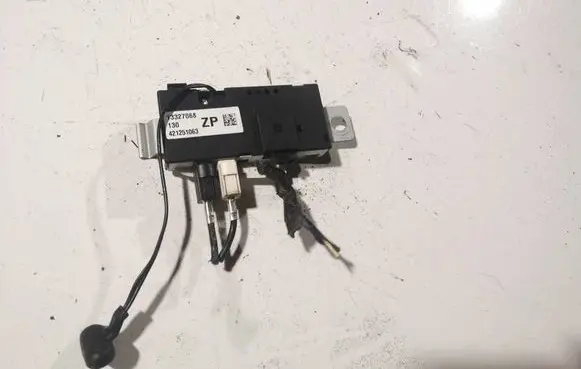 Opel Insignia A Antenna control unit 13327068 421251063