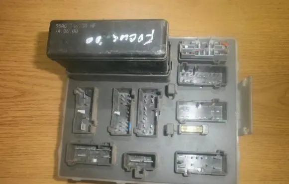 Ford Focus Fuse box set 98ag14a073ch