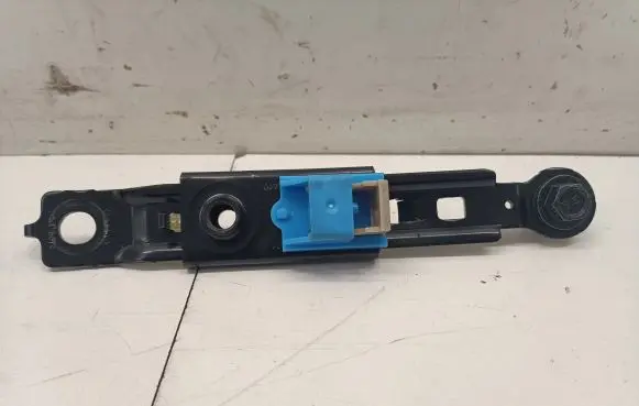 Hyundai Kona I Seat belt adjustment rail 