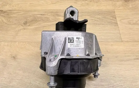 BMW 3 G20 G21 Engine mount vacuum valve 7582320