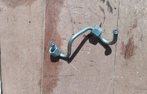 Infiniti EX Fuel injector supply line/pipe 