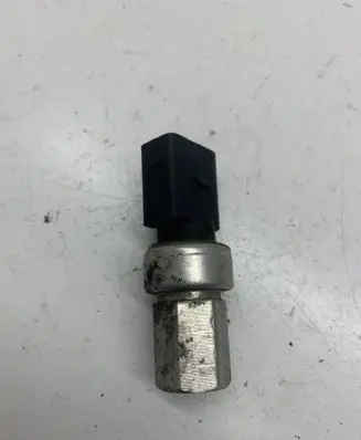 Volkswagen PASSAT B6 Air conditioning (A/C) pressure sensor 1J0959126