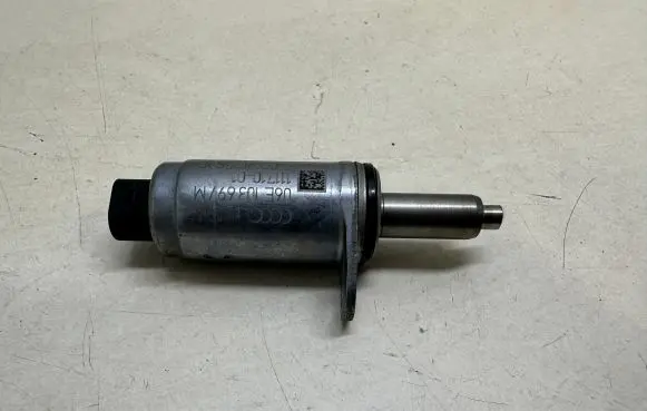 Audi A8 S8 D4 4H Valve oil control 06E103697M