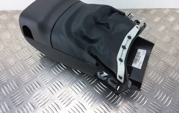 Steering wheel column trim
