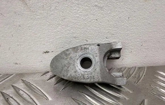 Audi A6 S6 C7 4G Fuel Injector clamp holder 059216J