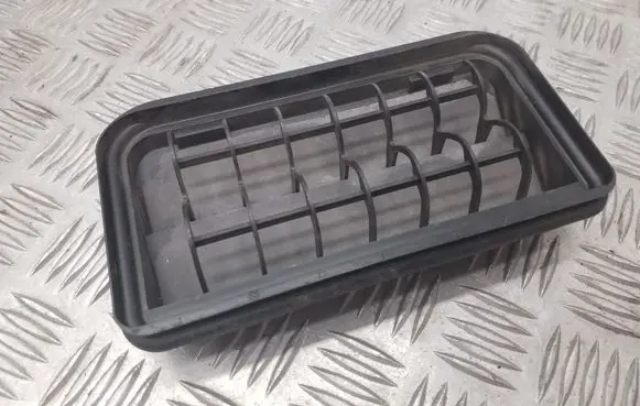 Quarter panel pressure vent