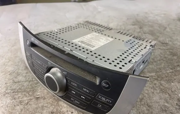 Mitsubishi Grandis Radio/CD/DVD/GPS head unit 8701a117