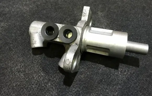 Audi A4 S4 B6 8E 8H Master brake cylinder