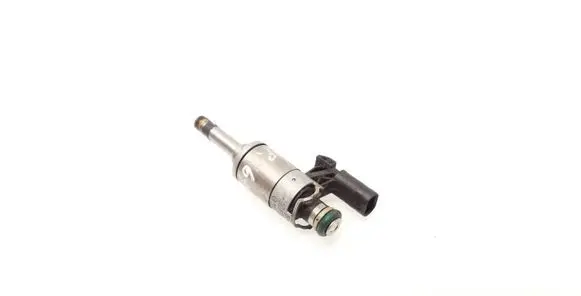 Skoda Octavia Mk3 (5E) Fuel injector 04E133036A