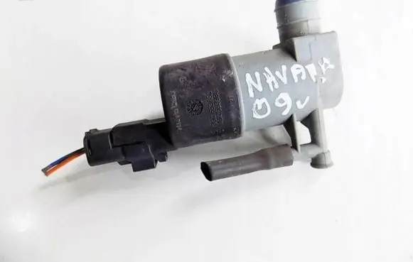 Nissan Navara D40 Windscreen/windshield washer pump