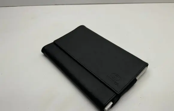 Toyota Avensis T270 Owners service history hand book 