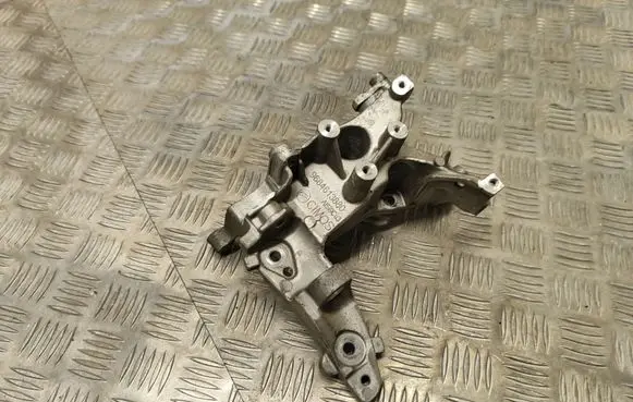 Engine mounting bracket